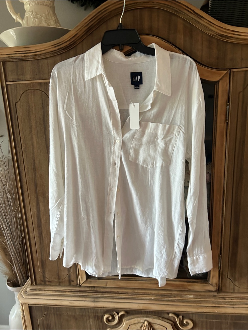 GAP women’s  White Lightweight Button-Down Shirt linen